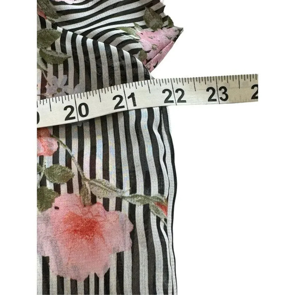 I.N. Studio‎ Petite Large Floral Striped Tiered Bell Sleeve Blouse - Picture 5 of 6